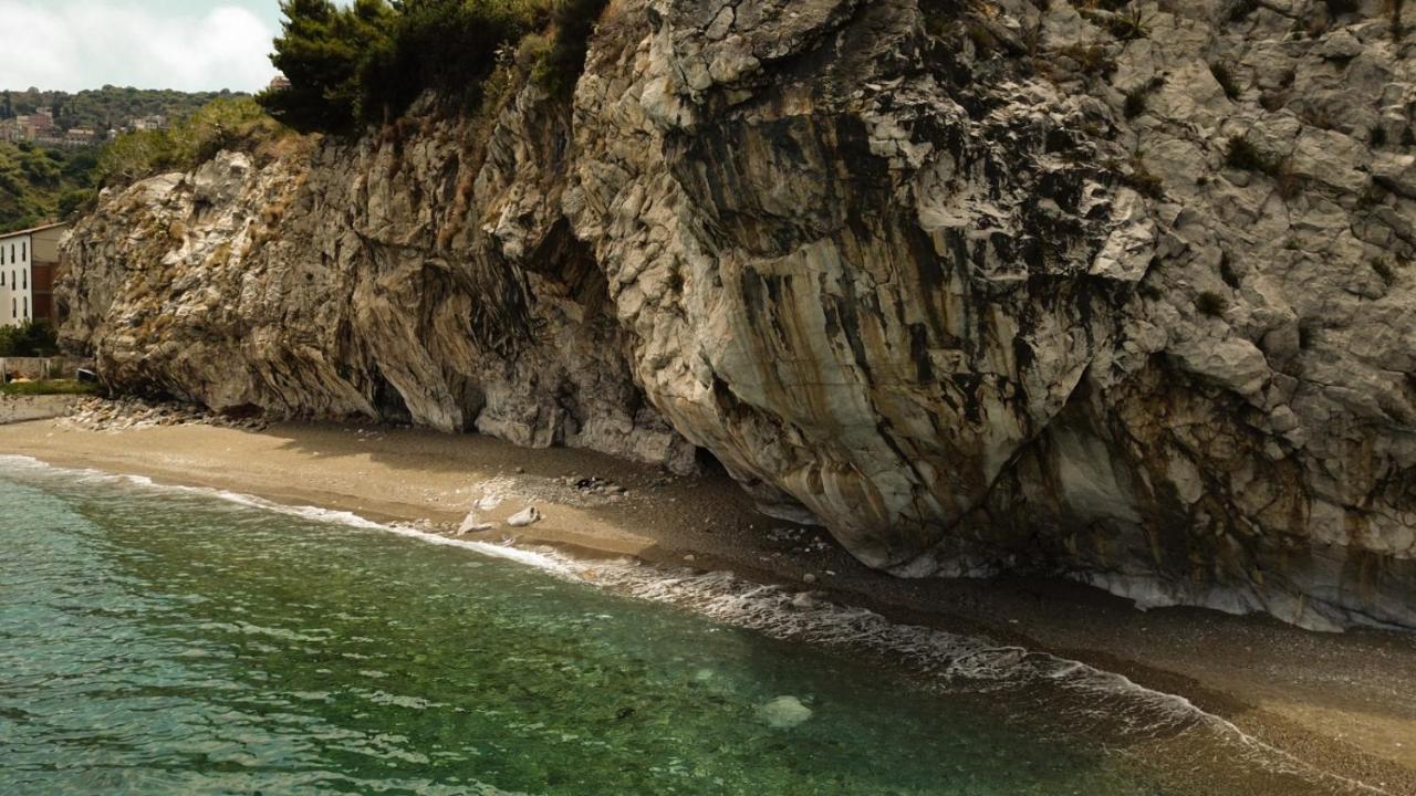 Mare Roccia Beachfront Apartment Ταορμίνα Εξωτερικό φωτογραφία